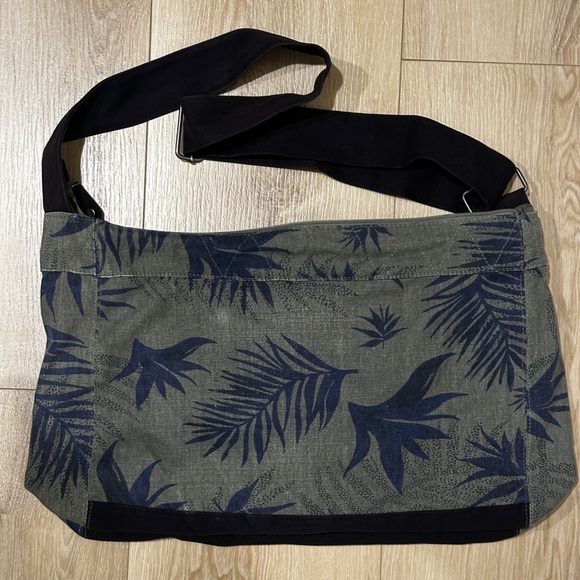 Roxy olive green and navy bag - Picture 2 of 5